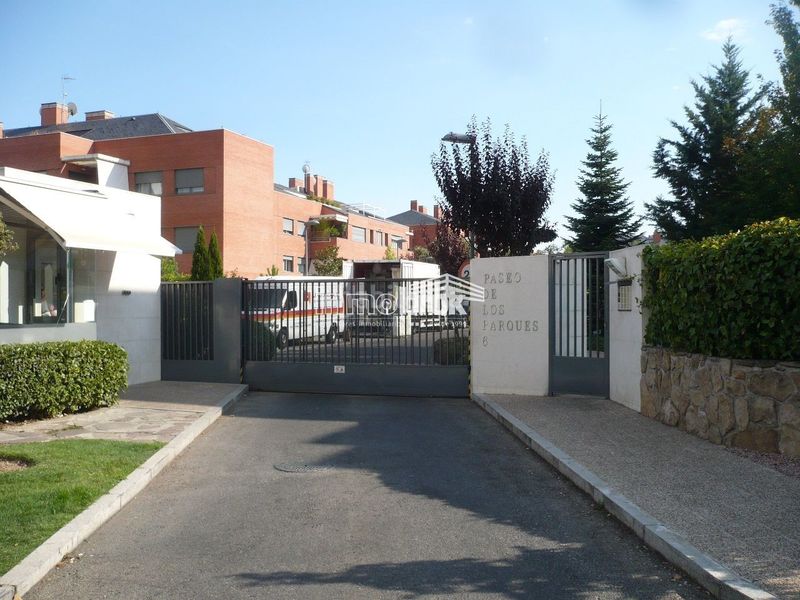 Foto 098345fe-2084-4046-87a1-5a09b4b7d05e. Aparcament cotxe a Encinar de los Reyes La Moraleja