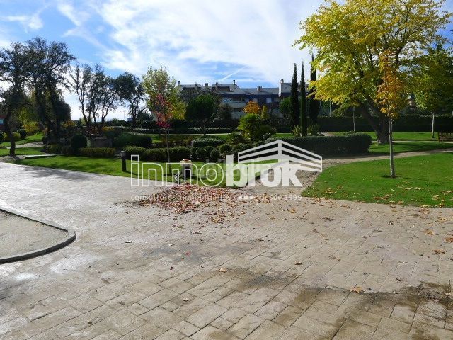 Foto 9db29606-ecf3-48e0-a351-f756fc393166. Aparcament cotxe a Encinar de los Reyes La Moraleja