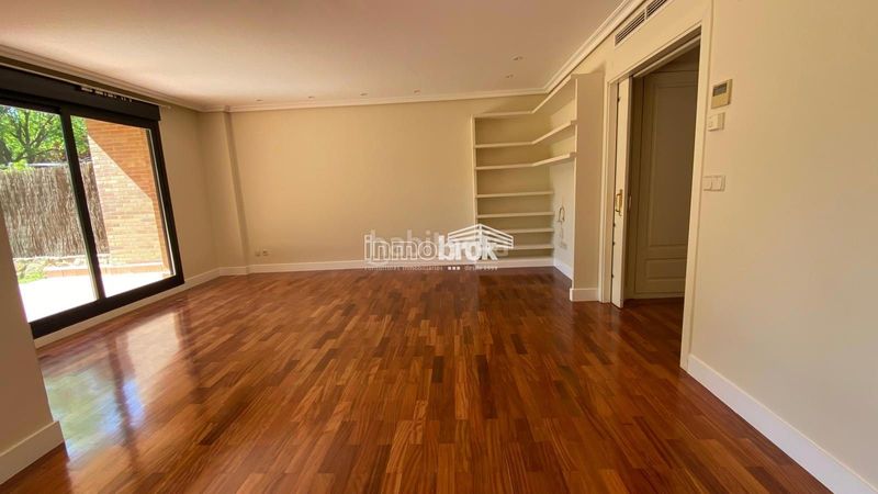 Foto 0566b302-83c7-40a0-8963-1cefd842b9e9. Location duplex avec chauffage parking piscine dans La Moraleja