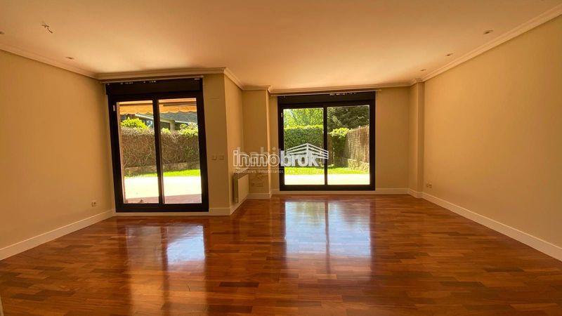 Foto 3e7358c0-7b7d-4822-86a3-9c83a7c67dd8. Location duplex avec chauffage parking piscine dans La Moraleja