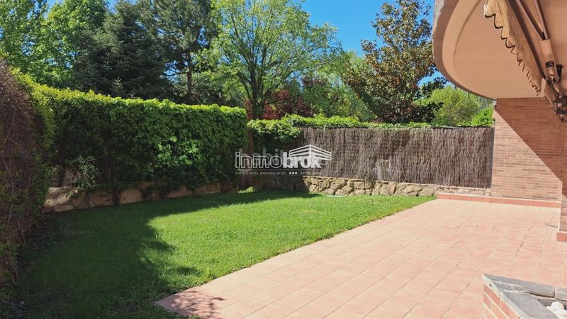 Foto 8c692a84-920c-4280-80e1-27a3e3071d75. Location duplex avec chauffage parking piscine dans La Moraleja