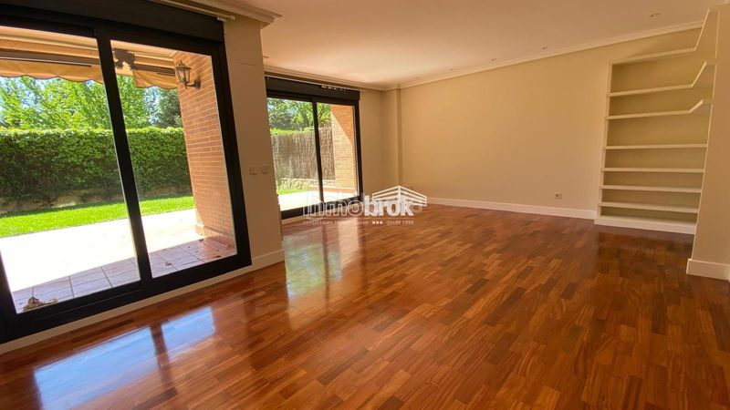 Foto f96841c3-357c-4d97-ad02-137bebf5309c. Location duplex avec chauffage parking piscine dans La Moraleja