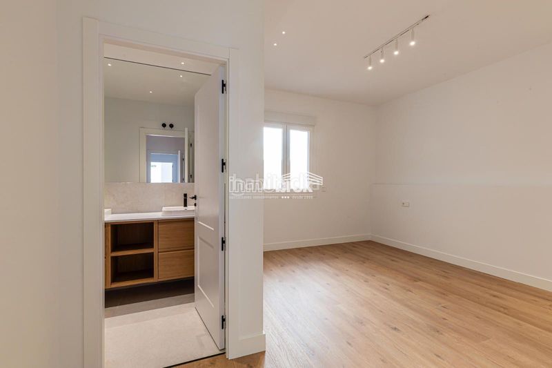 Foto 310ac779-07a0-4c90-a7c4-4ad10511d9c0. Rent flat with parking in Gaztambide Madrid
