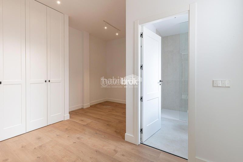 Foto 717c6e5a-ab79-4236-a267-ece263030149. Rent flat with parking in Gaztambide Madrid