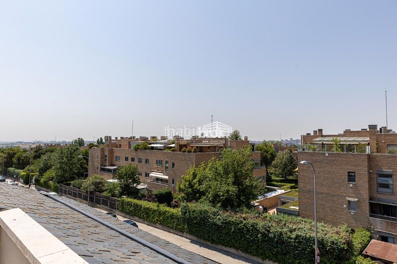 Foto 0eb26516-58d1-4461-bd9d-8bae99c92767. Lloguer àtic amb aparcament piscina a Encinar de los Reyes La Moraleja