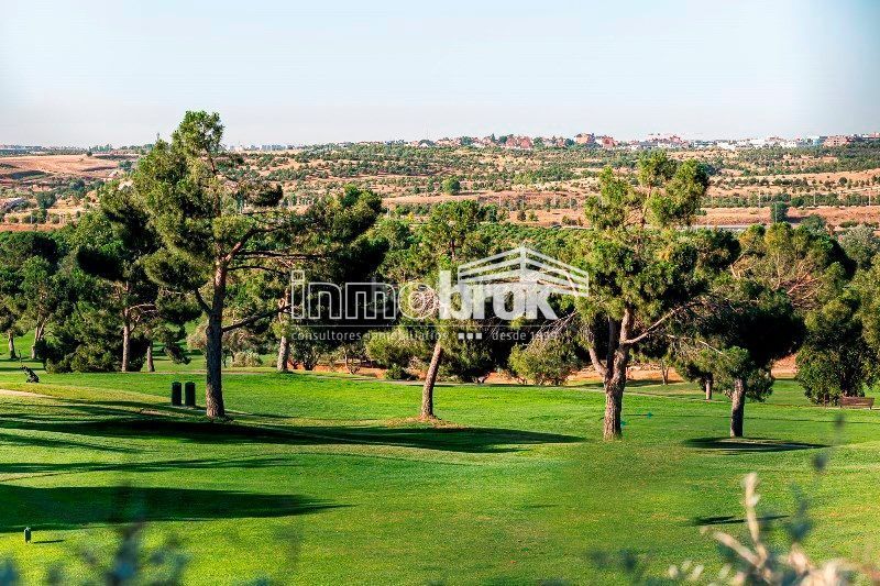 Foto 4d33fc4b-e14e-4ee5-92e5-9f92da9b553e. Lloguer àtic amb calefacció aparcament piscina a La Moraleja