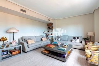 Miete Dachwohnung in Encinar de los Reyes. Exclusivo ático dúplex en el encinar de los reyes