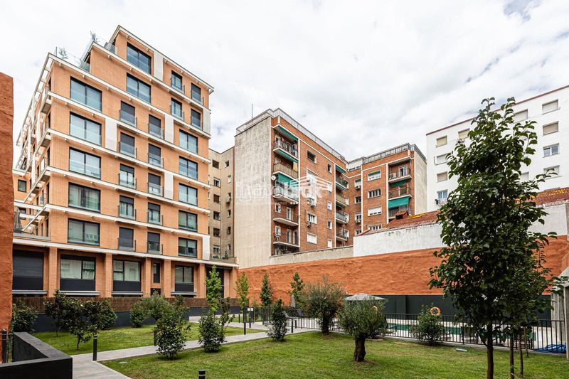 Foto b99f9801-7bda-44c1-ba06-6b49989d7d70. Rent flat with pool in Gaztambide Madrid