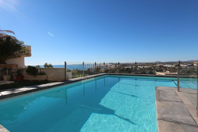 Foto fade03f1-42df-49ad-bcbd-e35cb935a147. Xalet amb aparcament piscina a Pueblo Español-Coveta Fumá Campello (el)