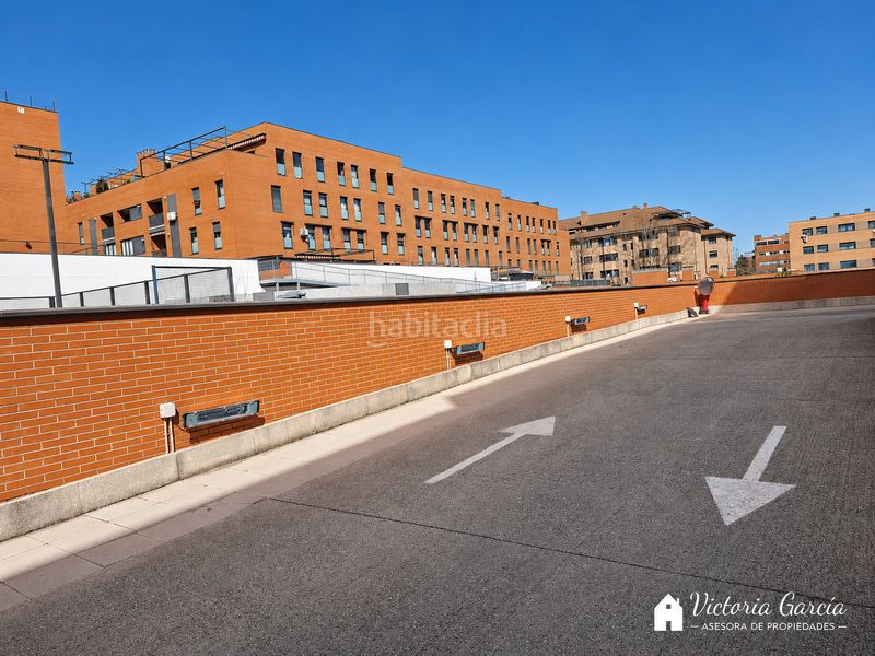 Foto bbdceb47-a45c-466e-9fd9-9d097ba6bbfc. Planta baja bajo con dos patios, piscina salina, trastero y dos plazas de garaje en Miramadrid en Paracuellos de Jarama