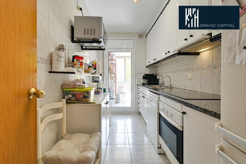Foto b9d45c33-ba7d-43cd-a959-4db2c1697668. Pis amb calefacció aparcament a Eixample Sud-Migdia Girona