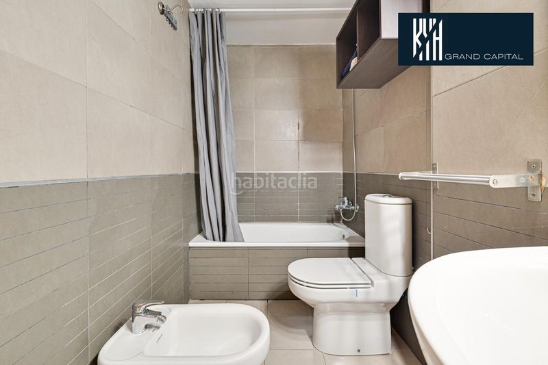 Foto 0f45fdb1-7a17-4d55-b8f3-3586decd6b9e. Pis amb calefacció aparcament a Montilivi Girona
