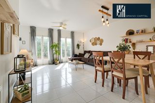 Casa adossada a Plaça Mestre Mas i Ros