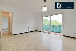 Etagenwohnung  Calle aumet-pol resi industrial. Piso en celrà