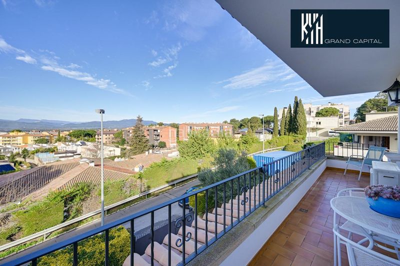 Foto 077dfa24-15ac-4557-8a34-b2662f6eac0e. Casa amb aparcament a Montjuïc Girona