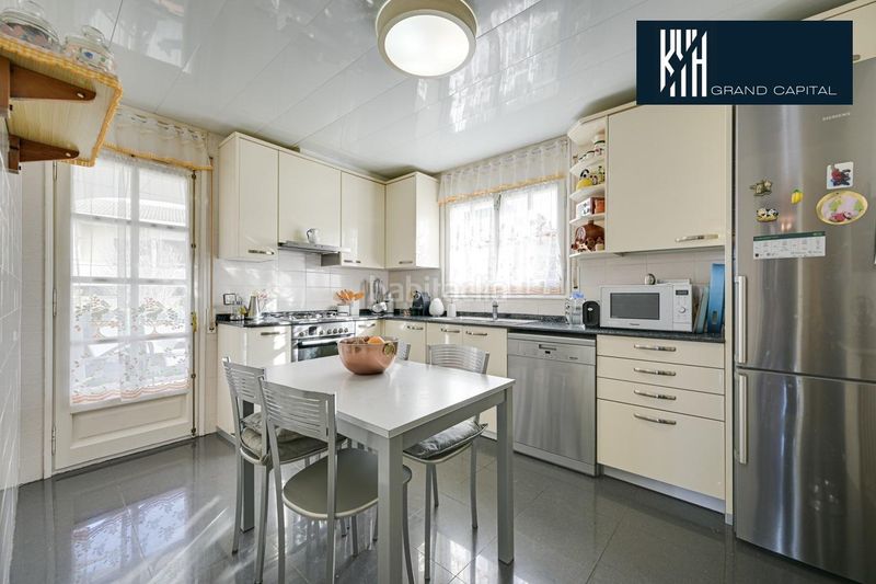 Foto 19ae7a37-a17d-4265-ac20-bd31b74310dd. Casa amb aparcament a Montjuïc Girona