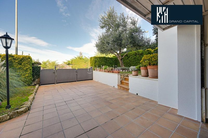 Foto 86450456-3a87-4d6b-a329-78eb374874a0. Casa amb aparcament a Montjuïc Girona