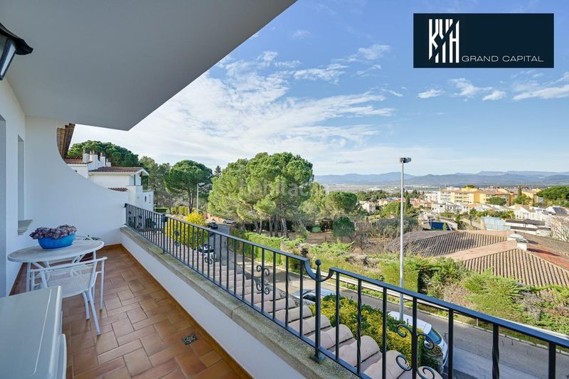 Foto b3454220-01c4-4ccc-9da2-18d4623a19d8. Casa amb aparcament a Montjuïc Girona