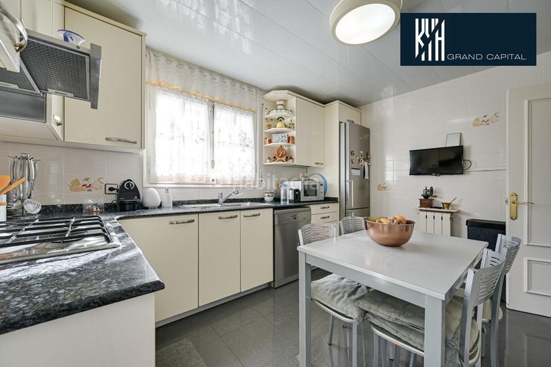 Foto e0100d03-4212-4a1c-8d13-6bd775f6e57b. Casa amb aparcament a Montjuïc Girona