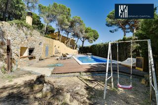 Chalet  Avenida avinguda ocells. Casa serrabrava