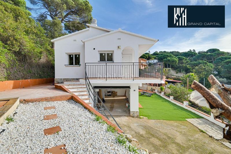 Foto f0e33f47-34a3-4f84-b170-7bf782e514e3. Casa amb aparcament a Aiguaviva Parc Vidreres