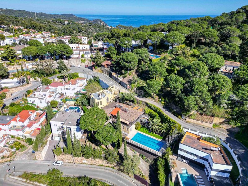 Foto 45a68306-3a50-4e81-8fbc-5cf3bf4ebeb6. Xalet amb calefacció piscina a Canyelles Lloret de Mar