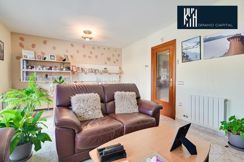 Foto e6fcd78b-cf7b-42e9-83e1-e0d7225b16a3. Casa amb aparcament a Sils