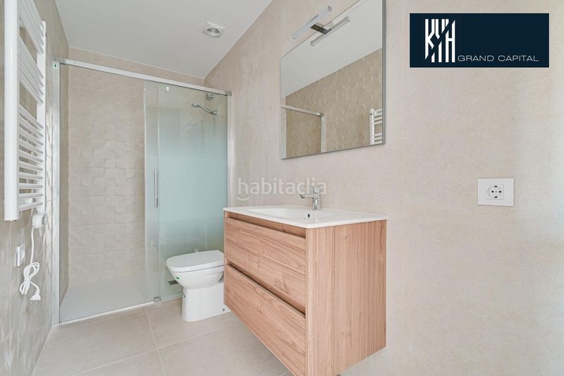 Foto 16c7904e-9275-4244-890b-dcce16b35202. Casa adossada amb aparcament a Sils