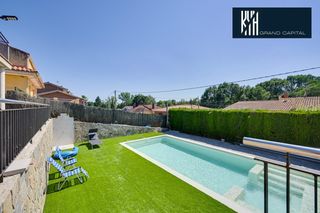Casa  Carrer carrer casanovas. Chalet llac del cigne