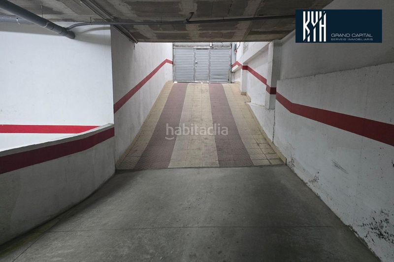 Foto 445b621c-473d-404c-bb89-150bfeabe333. Aparcament cotxe a Llagostera