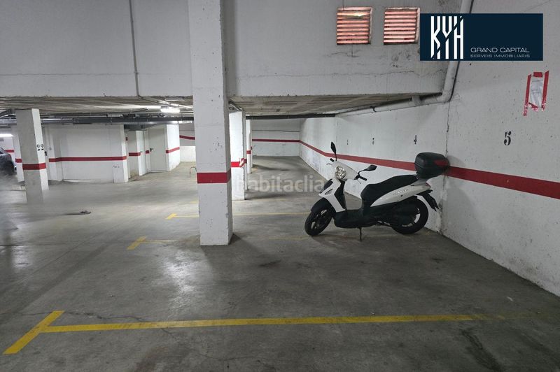 Foto 4eb8ef72-f771-47e1-b062-c28012de40be. Aparcament cotxe a Llagostera