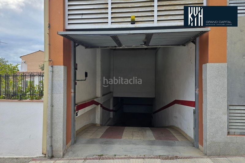 Foto e11e4274-673a-44b4-bac9-22335034c0ed. Aparcament cotxe a Llagostera