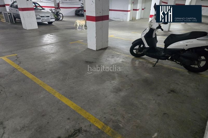 Foto f56596ac-aeb5-4316-b231-17c8774efc92. Aparcament cotxe a Llagostera