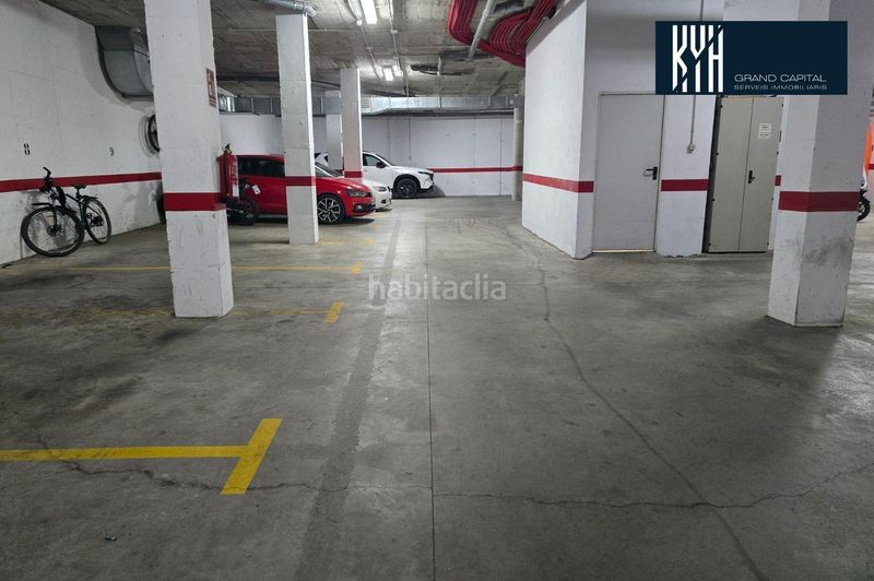 Foto f98a3ff9-9595-44a2-9873-81ee69055a70. Aparcament cotxe a Llagostera