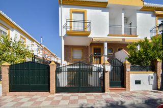 Casa en Cájar. Se vende magnífica casa en cájar, ubicada en exclusiva urbanizac