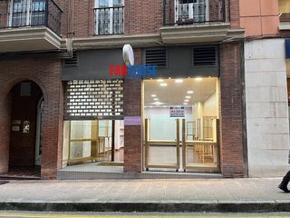 Lloguer Local Comercial  Covadonga. Local com. en alquiler en centro.