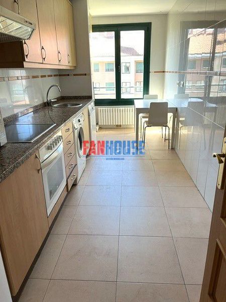 Foto 4ca653b2-d8fe-4a3f-8e07-b51fcf85f3d4. Rent flat with heating parking in Viesques Gijón