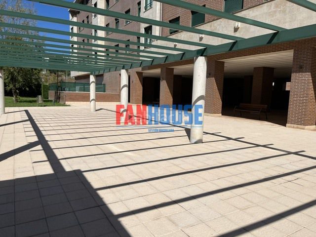 Foto b60a5f36-ba6a-420b-bb4c-195be74bdef1. Rent flat with heating parking in Viesques Gijón