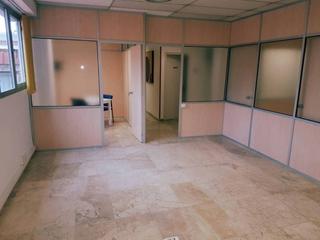 Location Bureau  Carrer de galileu. Edificio exclusivamente comercial. planta baja con gran zona de
