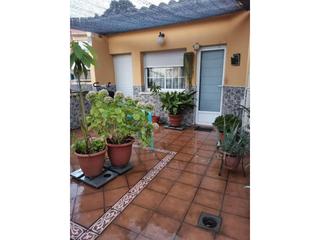 Maison  Passeig de la riera. Casa unifamiliar en rubi.

distribuidas en 2 plantas.

en la
