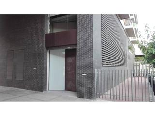Lloguer Local Comercial  Carrer dels telers. Local en planta baja, para acabar de reformar de 140 m2
instala