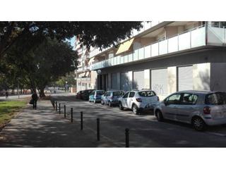 Miete Geschäftsraum in Carrer del camí de castellar 28. Local de 390 m2 construidos.
ideal despachos para clínicas, tel
