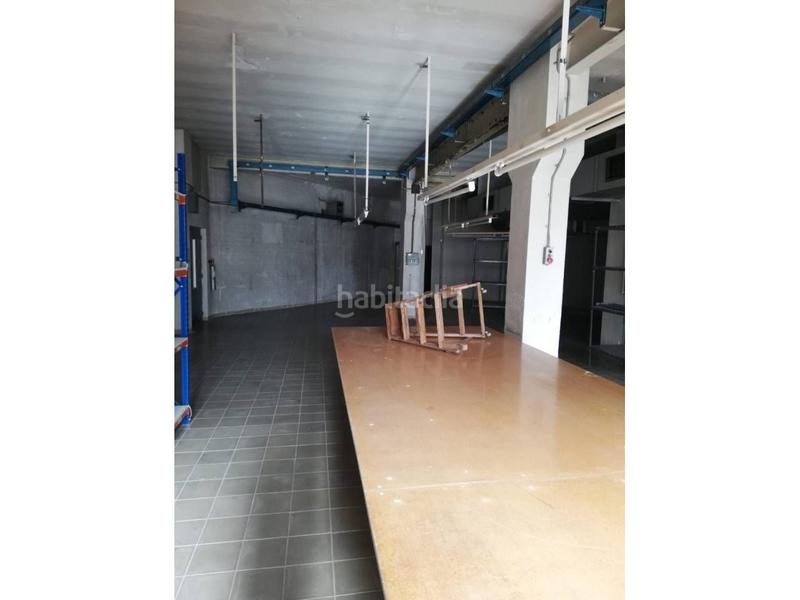 Foto e77f6f0f-5348-4426-a16f-7001e43ffed3. Location local commercial dans carrer d'alexander bell 91 dans Terrassa