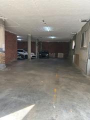 Autoparkplatz in Carrer de tortosa 54. Garatge amb 17 places d'aparcament.