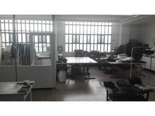 Industrial building  Carrer del doctor torras i bages. Nave industrial en venta en segle xx – amplia superficie y gran