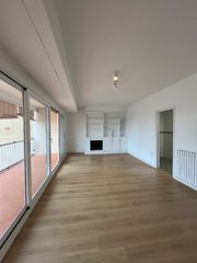 Location Appartement  Plaça de josep freixa i argemí. Piso reformado de alquiler en ca n'aurell