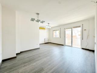 Etagenwohnung  Carrer d'alexander bell. Piso de 3 habitaciones, recin reformado en calle alexandre bell