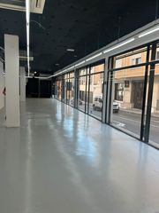 Business premise in Carrer de volta 29. Local de 210 m² en el centro de terrassa – ubicación estratégica