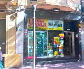 Locale commerciale  Carrer de la font vella. Local en venda a la zona centre de terrassa