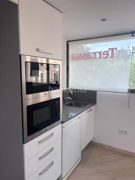 Foto 8a738d59-3143-4f11-bfe1-98829db0cc3e. Alquiler local comercial local diáfano de 54m² con vistas a la plaça vella en Terrassa